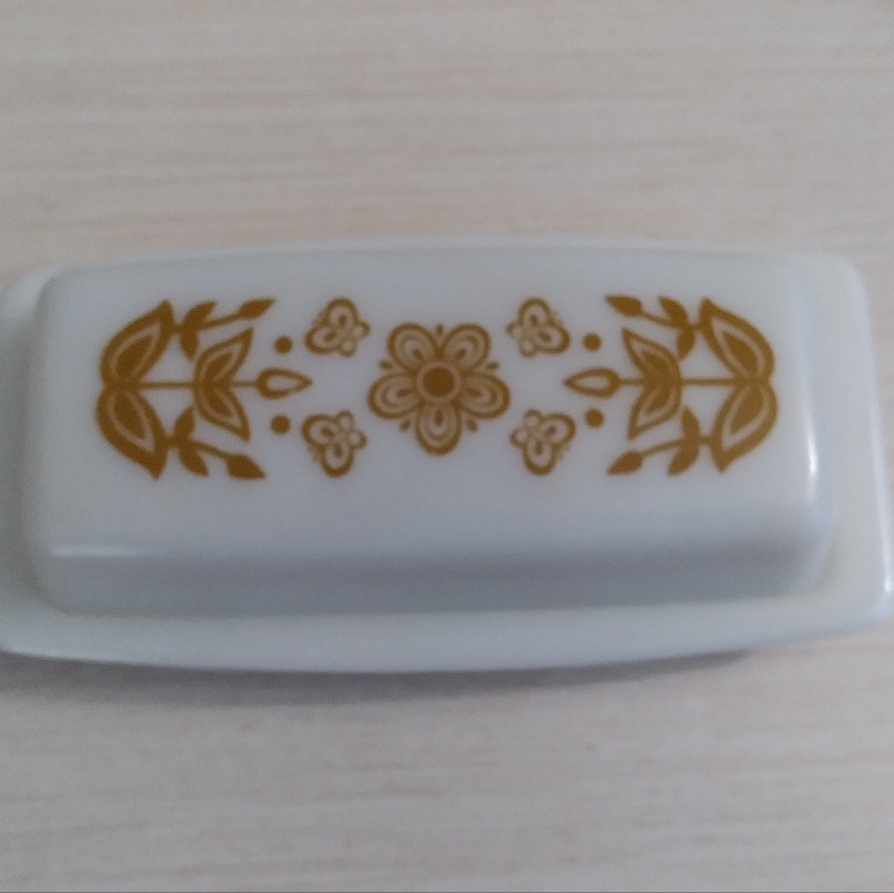 VINTAGE  Pyrex Gold Butterfly Butter dish # 72 B